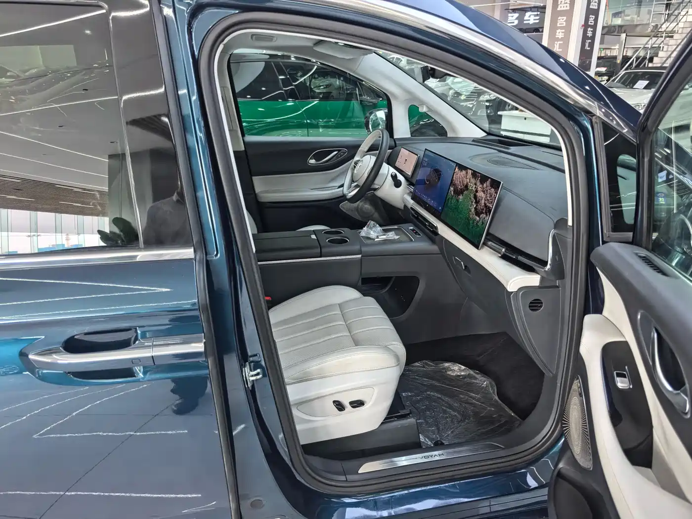Voyah Auto Voyah Dreamer 2025 PHEV AWD Flagship Kunpeng Edition фото 16