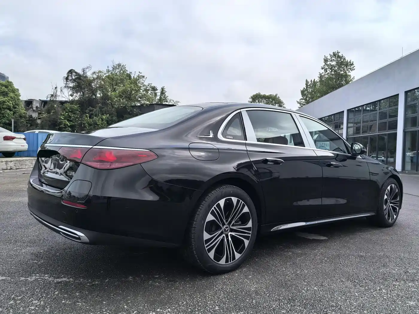 Mercedes-Benz E-Class New Energy 2024 E 350 e L Plug-in Hybrid Sedan фото 9