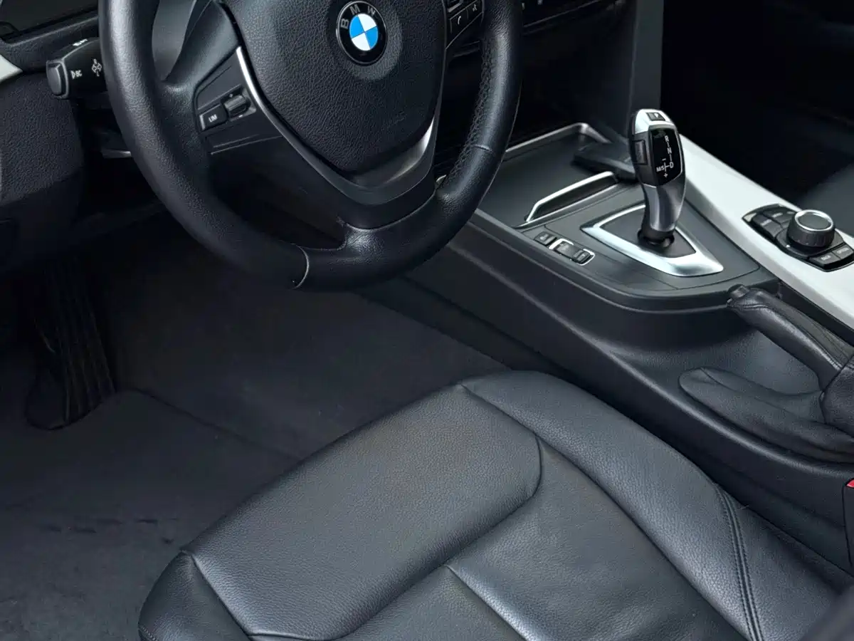 BMW 3 Series GT 2013 Model 320i Leading фото 5