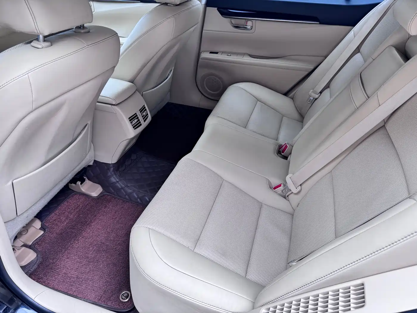 Фото 17 - Lexus ES