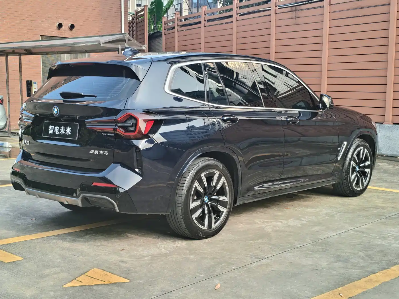 BMW iX3 2024 Leading Edition фото 8
