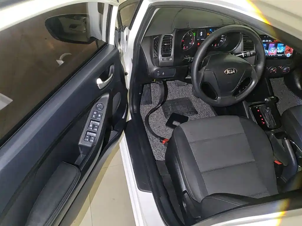 Kia K3 2017 1.6L Automatic 15th Anniversary Special GLS фото 16