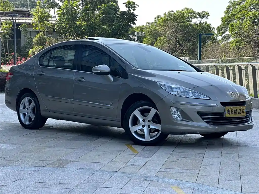 Peugeot 408 2013 2.0L Automatic Luxury Edition фото 3
