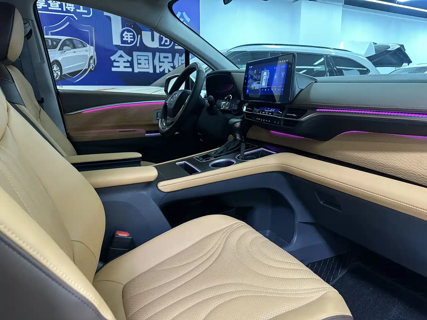 Toyota Granvia 2023 2.5L Hybrid Comfort Edition фото 21