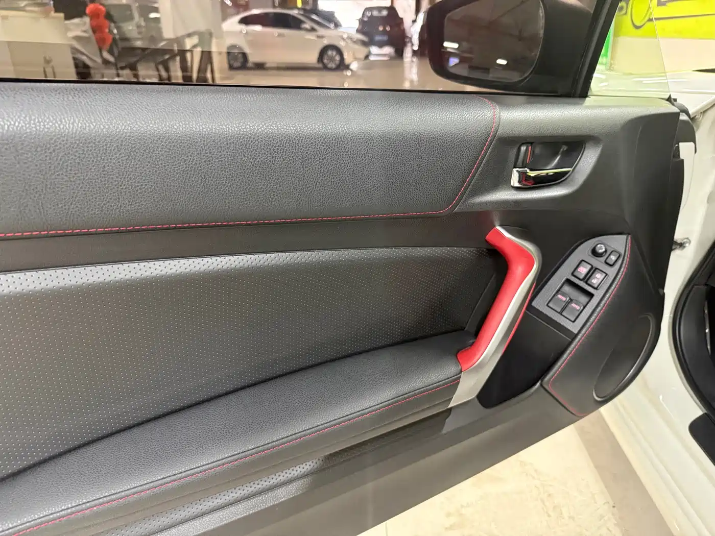Toyota 86 2013 2.0L Automatic Luxury фото 14