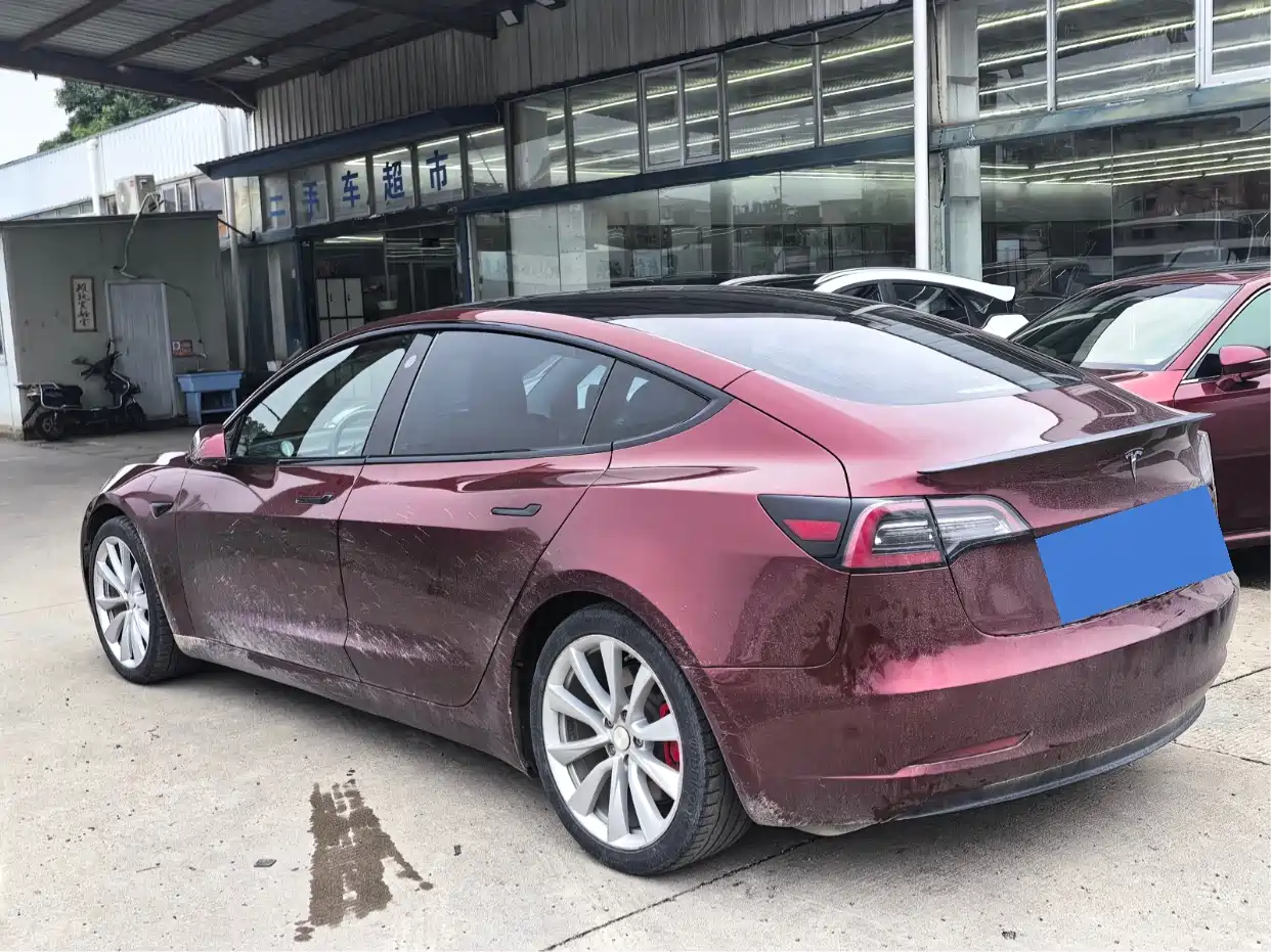 TESLA MODEL 3