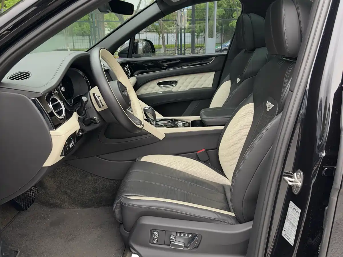 Photo 10 - Bentley Bentayga