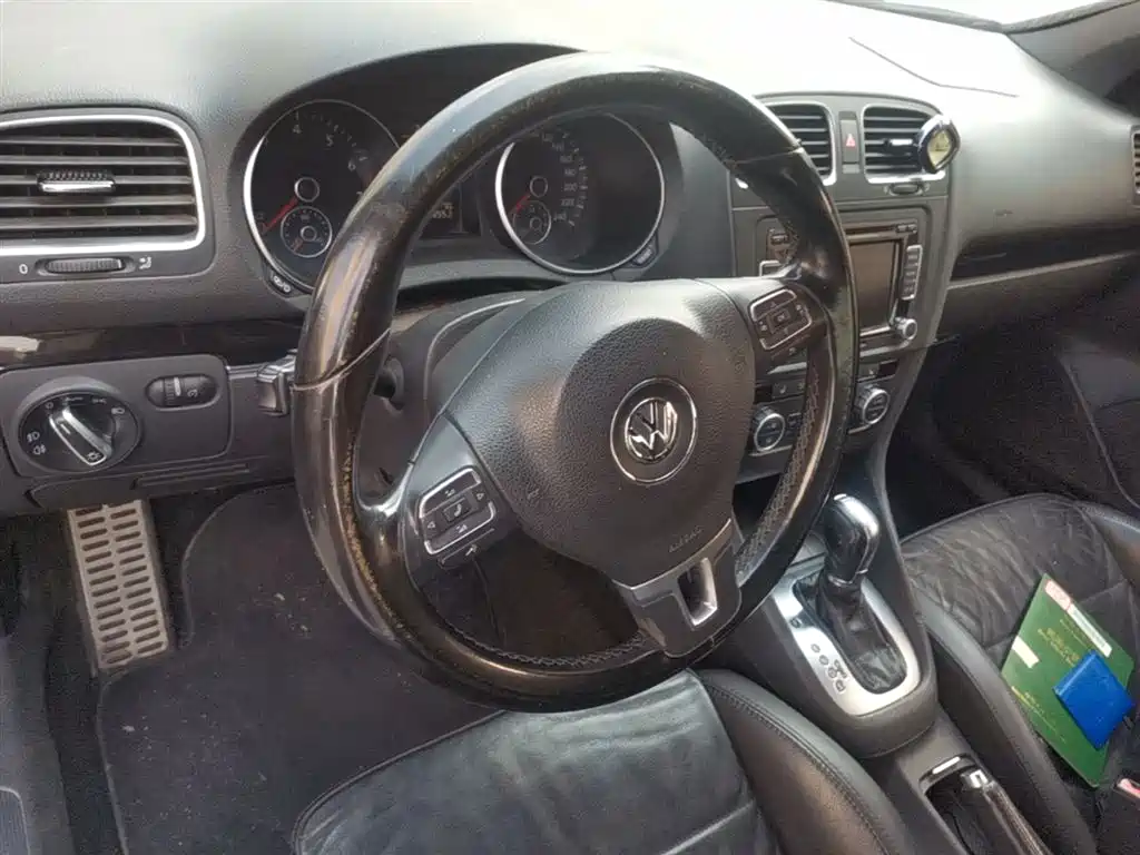 Volkswagen Golf (Import) 2012 1.4TSI Luxury Convertible Edition фото 16