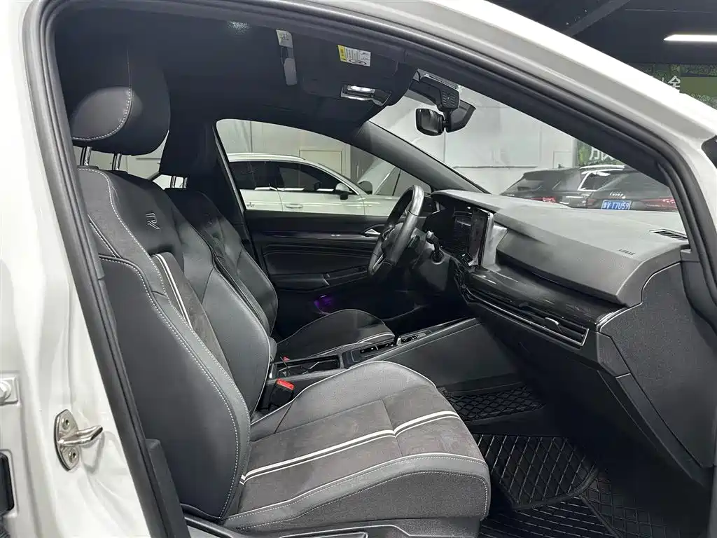 Volkswagen Golf 2023 280TSI DSG R-Line Lite фото 12