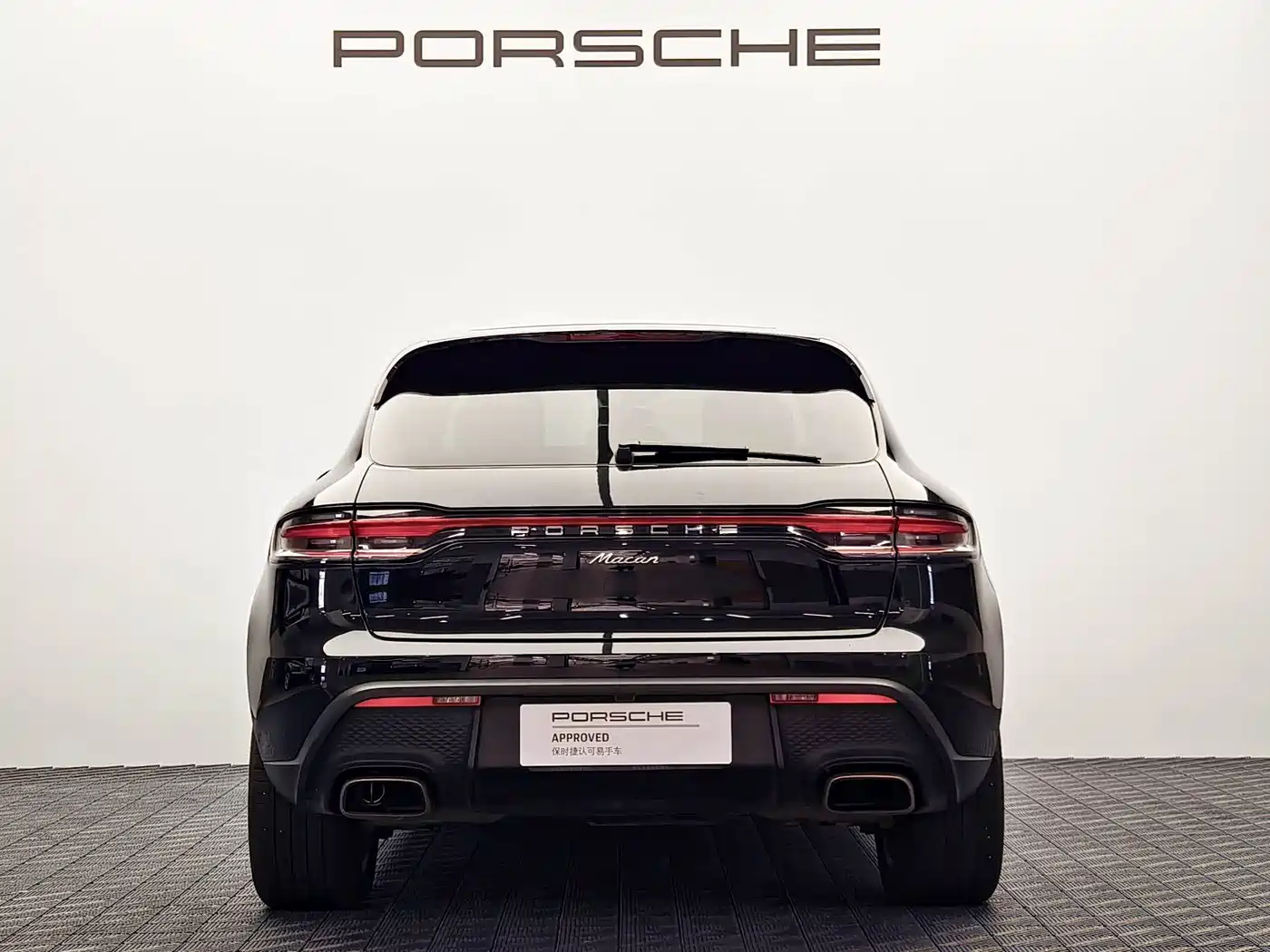 PORSCHE MACAN