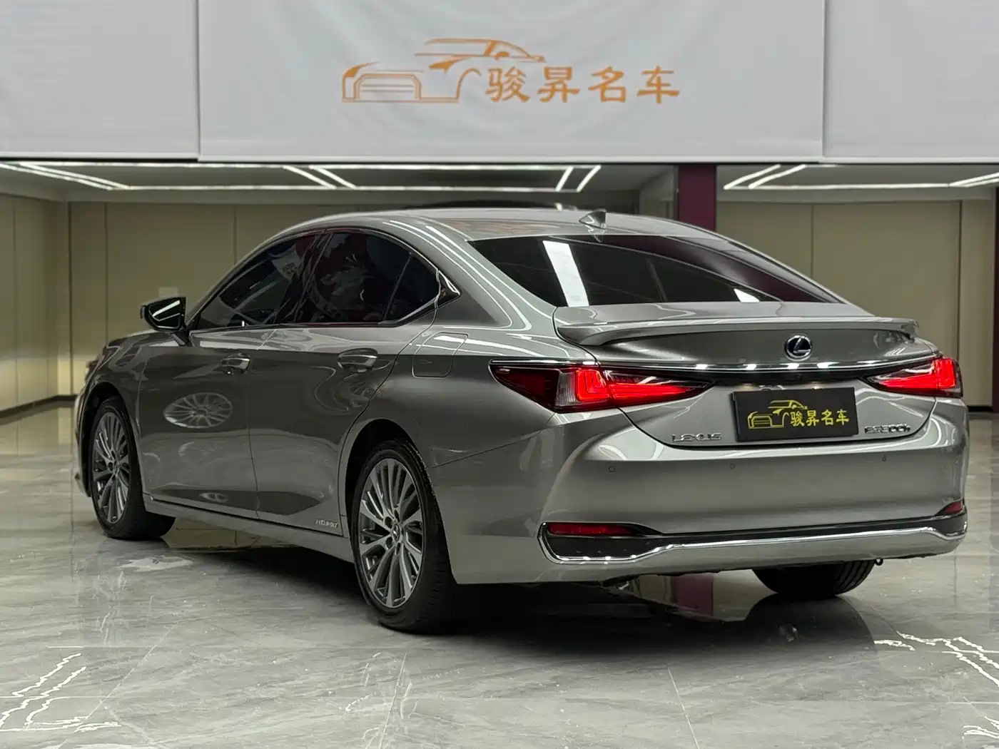 Фото 7 - Lexus ES