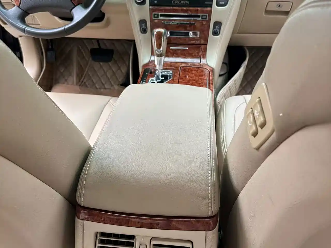 Toyota Crown 2005 2005 Model 3.0L Royal Saloon G VIP