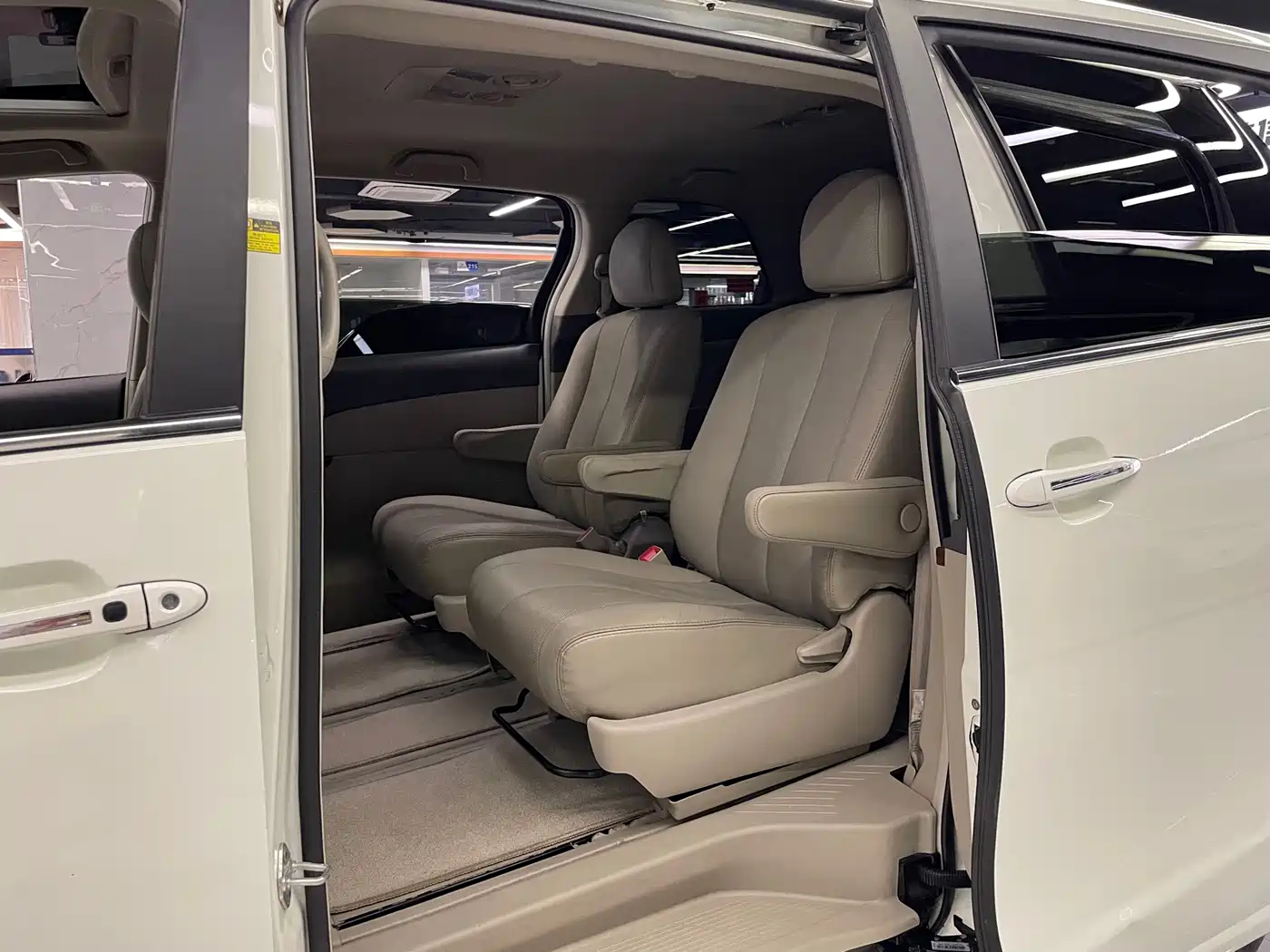 BYD M6 2014 2013 2.4L Automatic Premium