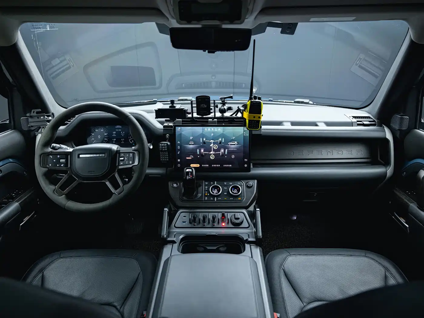 Land Rover Defender 2023 Facelift 110 3.0T P400 X-DYNAMIC HSE фото 10