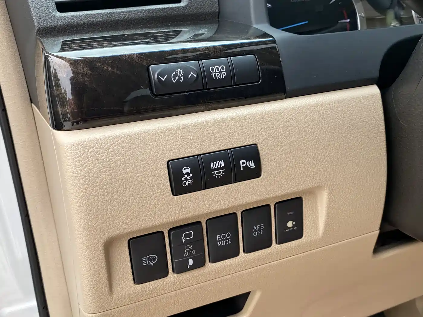 Toyota Alphard 2011 3.5L Luxury Edition фото 17