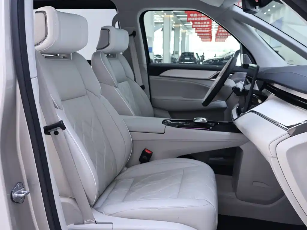 Volvo EM90 2024 2025 Ultra Six-Seater