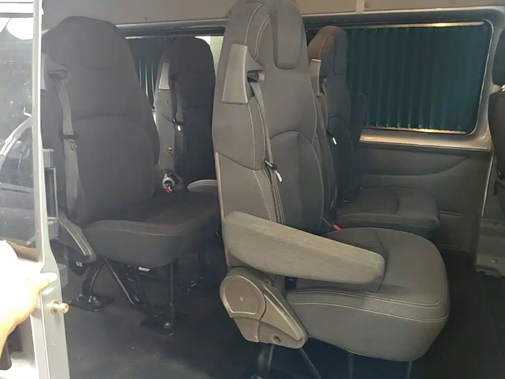 Ford New Generation Transit 2021 2021 Model 2.2T Automatic Logistics Vehicle Pro Long Wheelbase 7-Seat Medium Roof China VI
