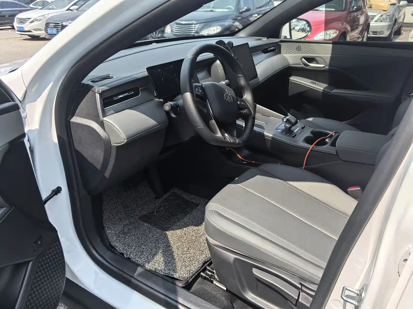 BYD Qin PLUS 2025 DM-i Smart Drive 55KM Leader фото 7