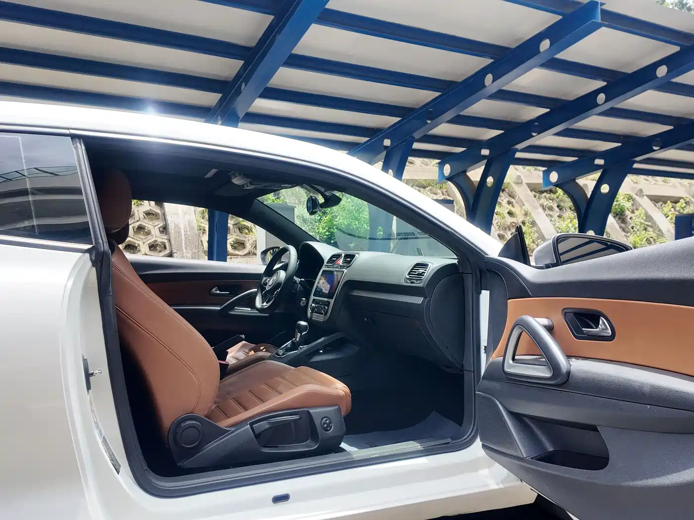 Volkswagen Scirocco 2011 2.0TSI Luxury фото 14
