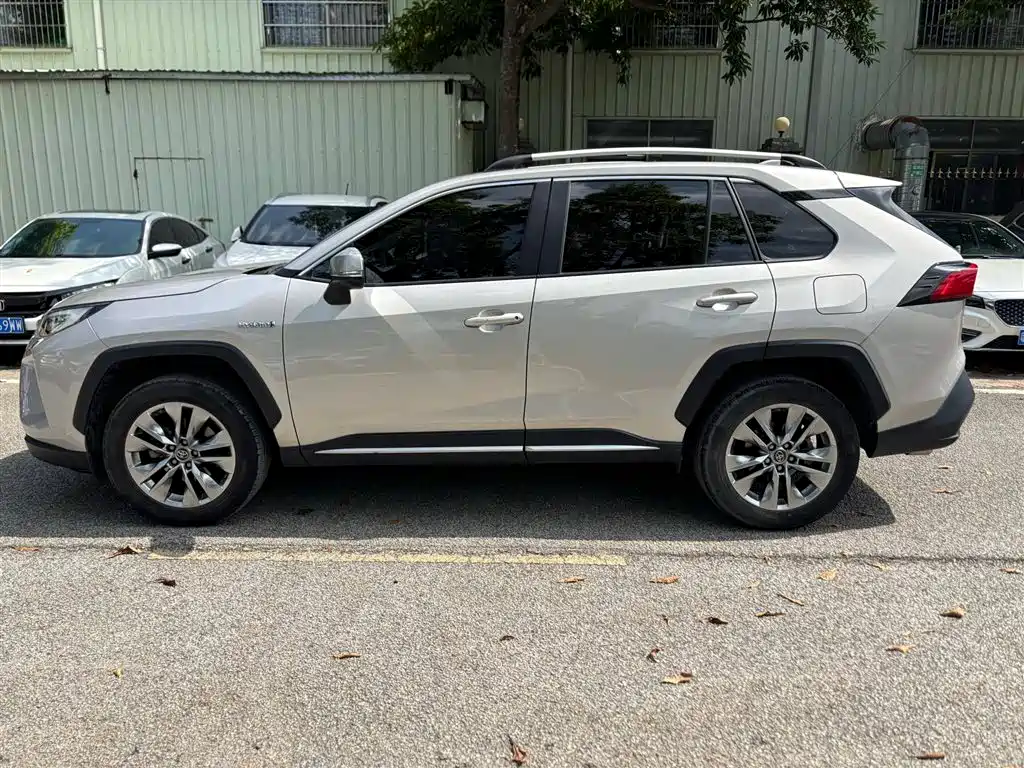 Toyota Wildlander 2022 Hybrid 2.5L E-CVT FWD Luxury Edition фото 7