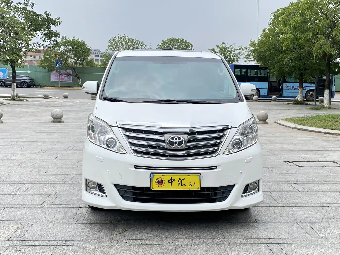 Toyota Alphard 2011 3.5L Luxury Edition фото 2
