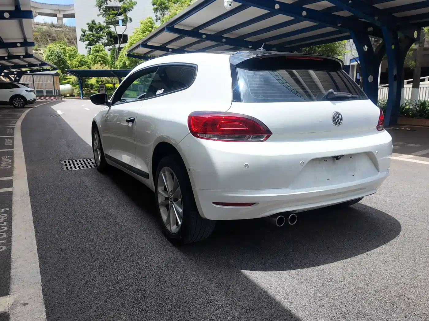 Volkswagen Scirocco 2011 2.0TSI Luxury фото 11