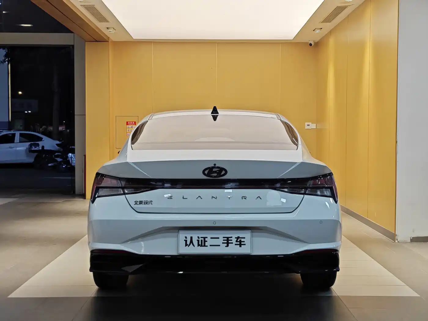 Hyundai Elantra 2021 1.5L CVT LUX Premium Edition фото 28