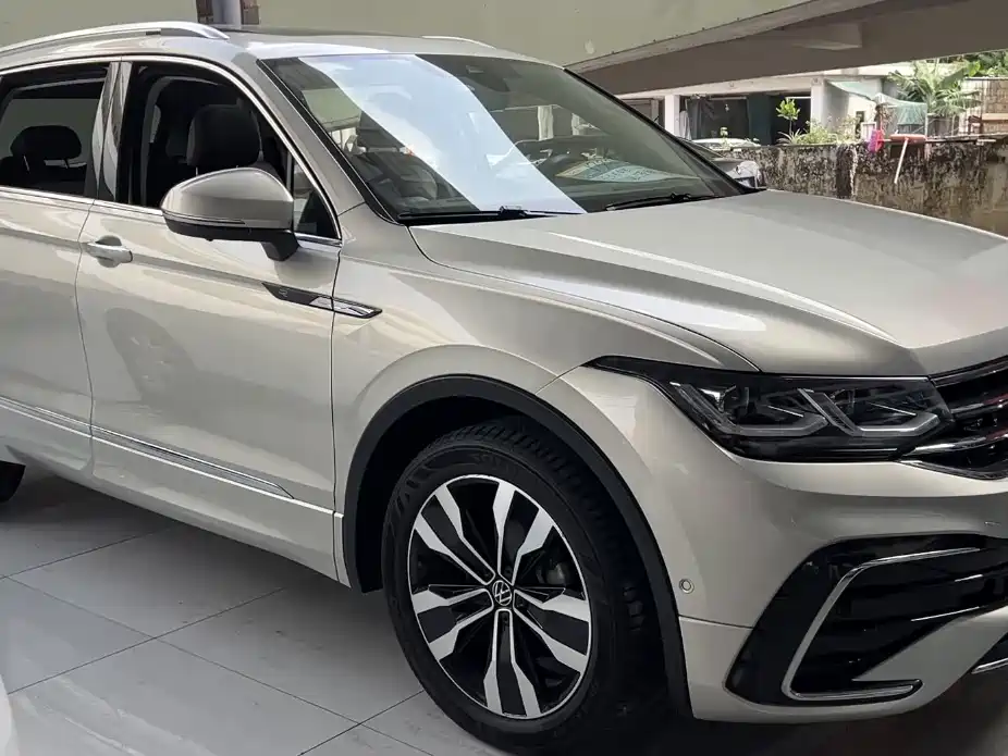 Volkswagen Tiguan L 2023 Facelift 380TSI Automatic 4WD R-Line Flagship Edition 7-Seater фото 3