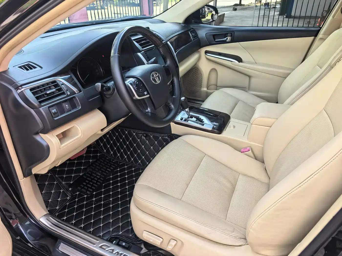 Toyota Camry 2015 2.0G Leading Edition фото 8