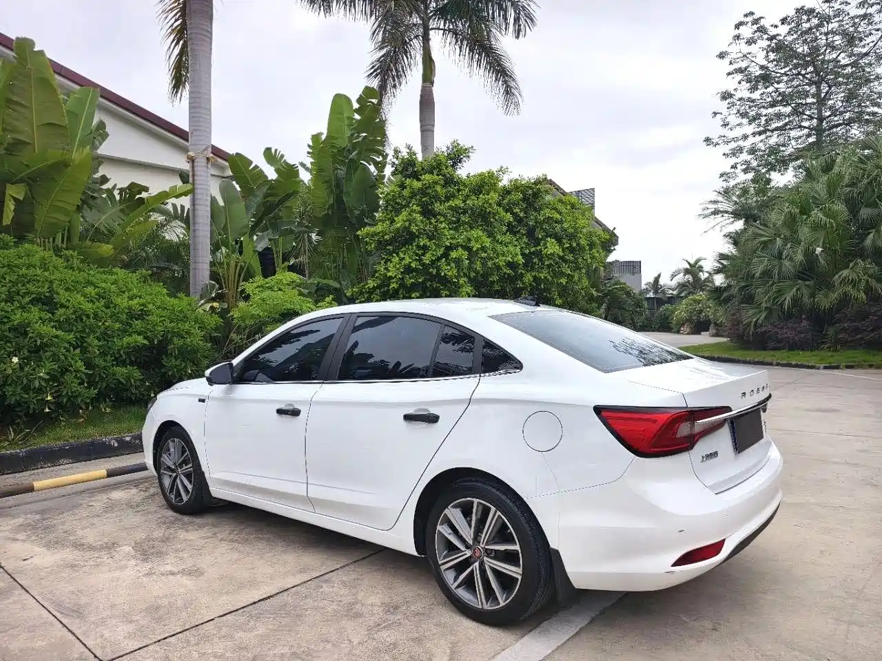 Фото 4 - Roewe i5