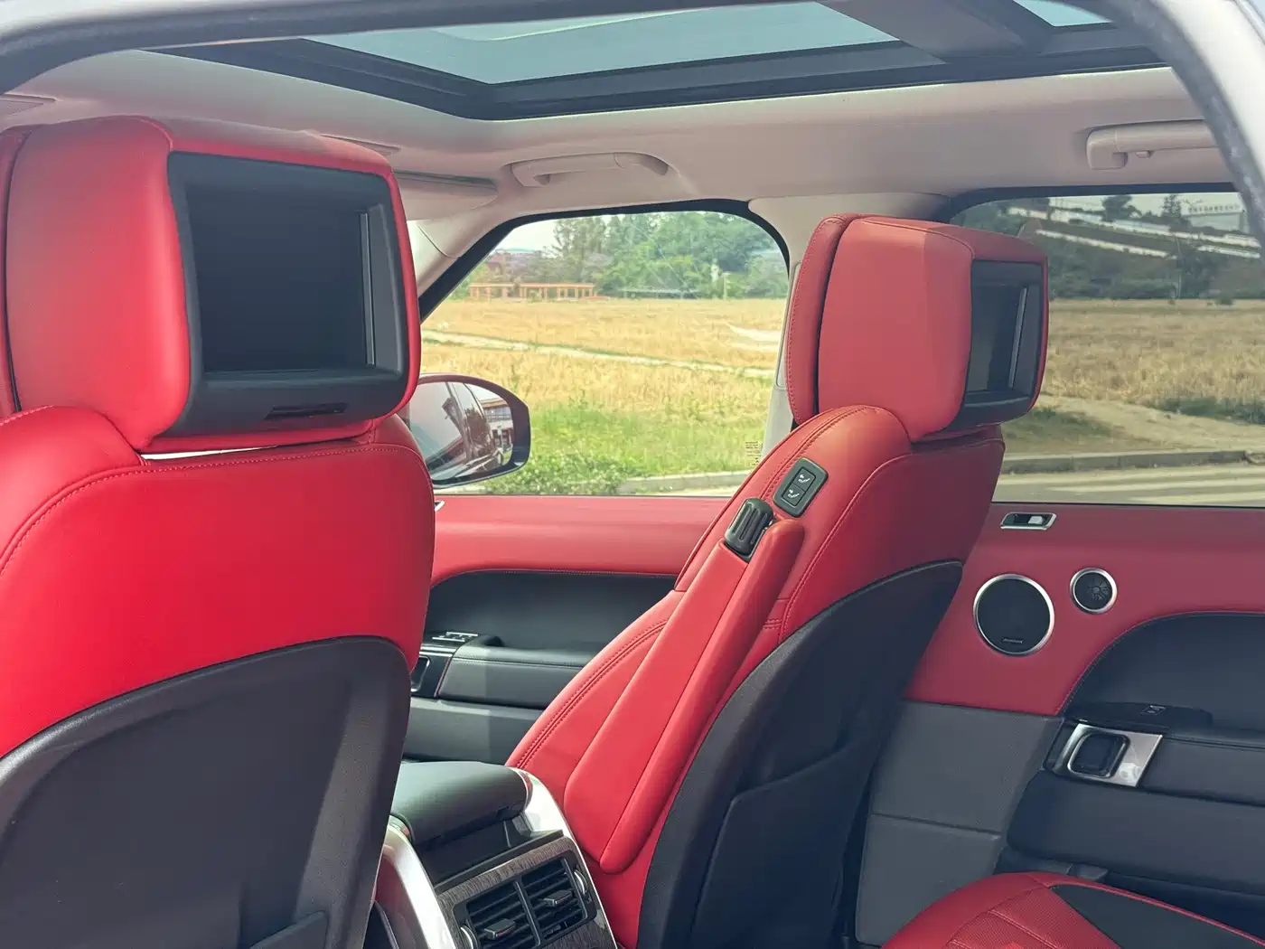 Land Rover Range Rover Sport 2022 3.0 L6 Gloss Black Edition фото 19
