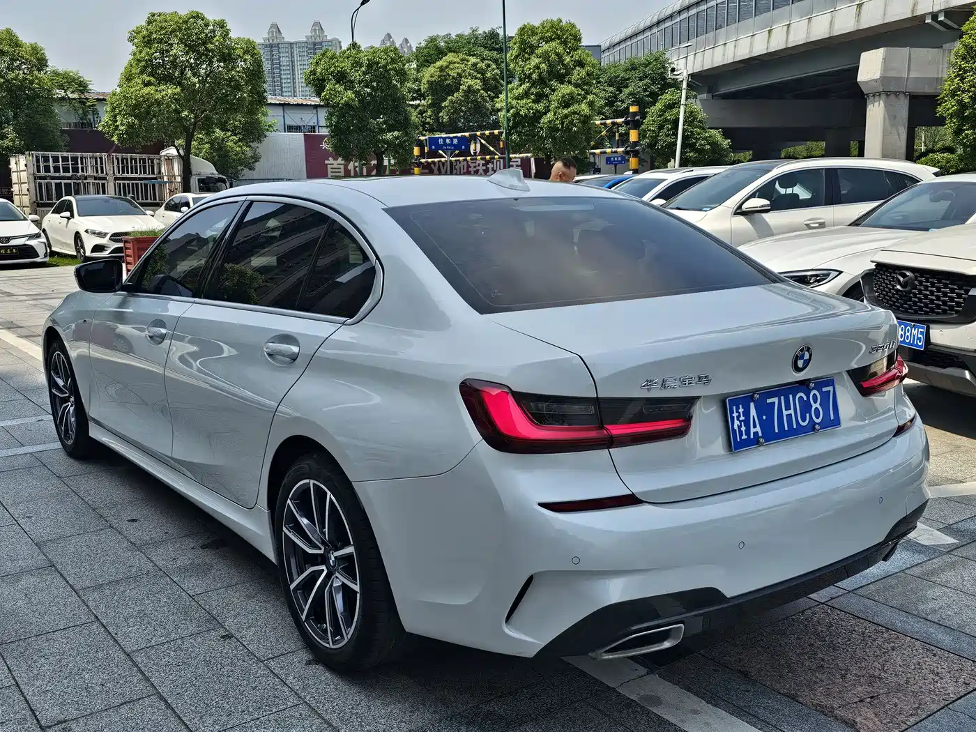 BMW 3 Series 2022 320Li M Sport Package фото 12
