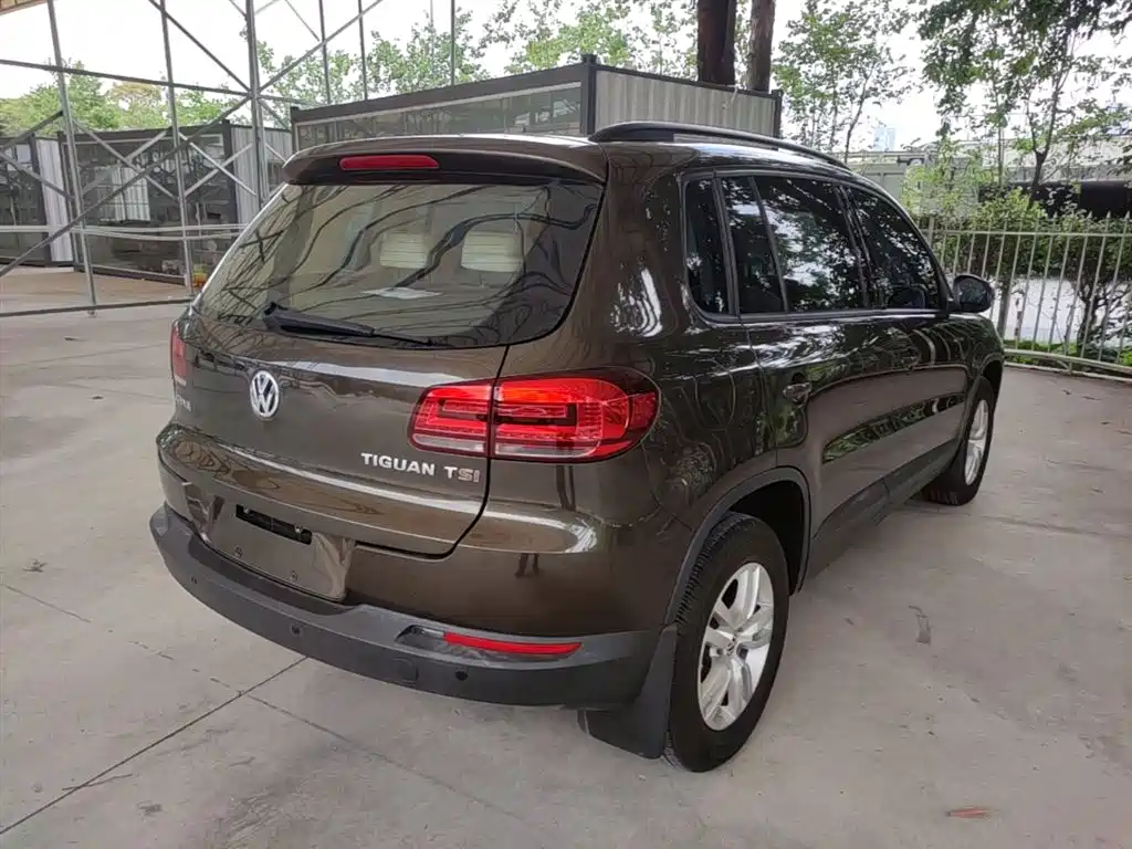 Volkswagen Tiguan 2015 1.8TSI Automatic 2WD Trendline фото 7