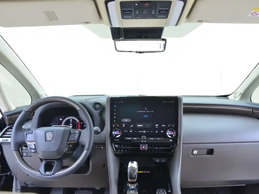 Toyota Vellfire 2025 Crown Hybrid 2.5L Ink Gold Edition фото 9