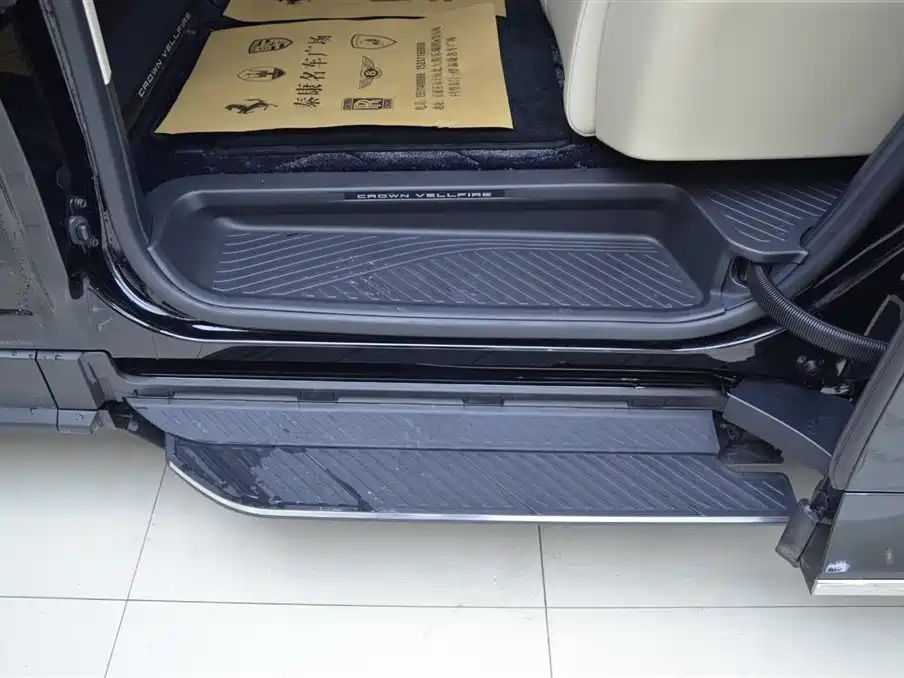 Toyota Vellfire 2025 Crown Hybrid 2.5L Ink Gold Edition фото 13