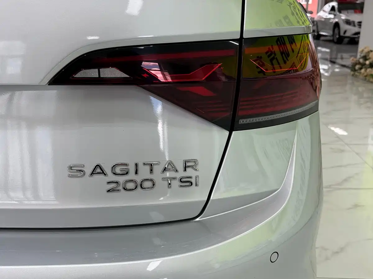 Фото 8 - Volkswagen Sagitar