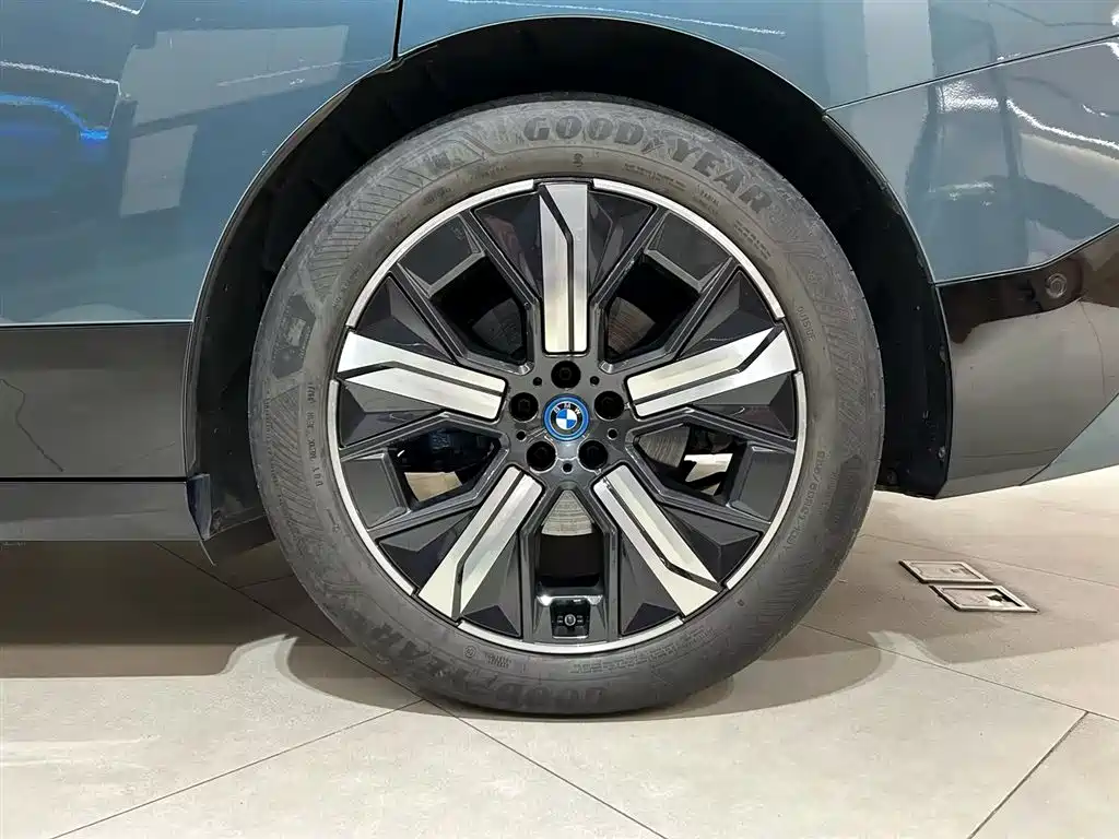 BMW iX 2023 xDrive50 фото 10