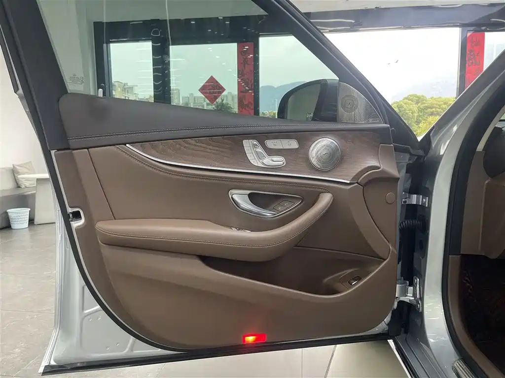 Mercedes-Benz E-Class 2023 E 300 L Fashion фото 9