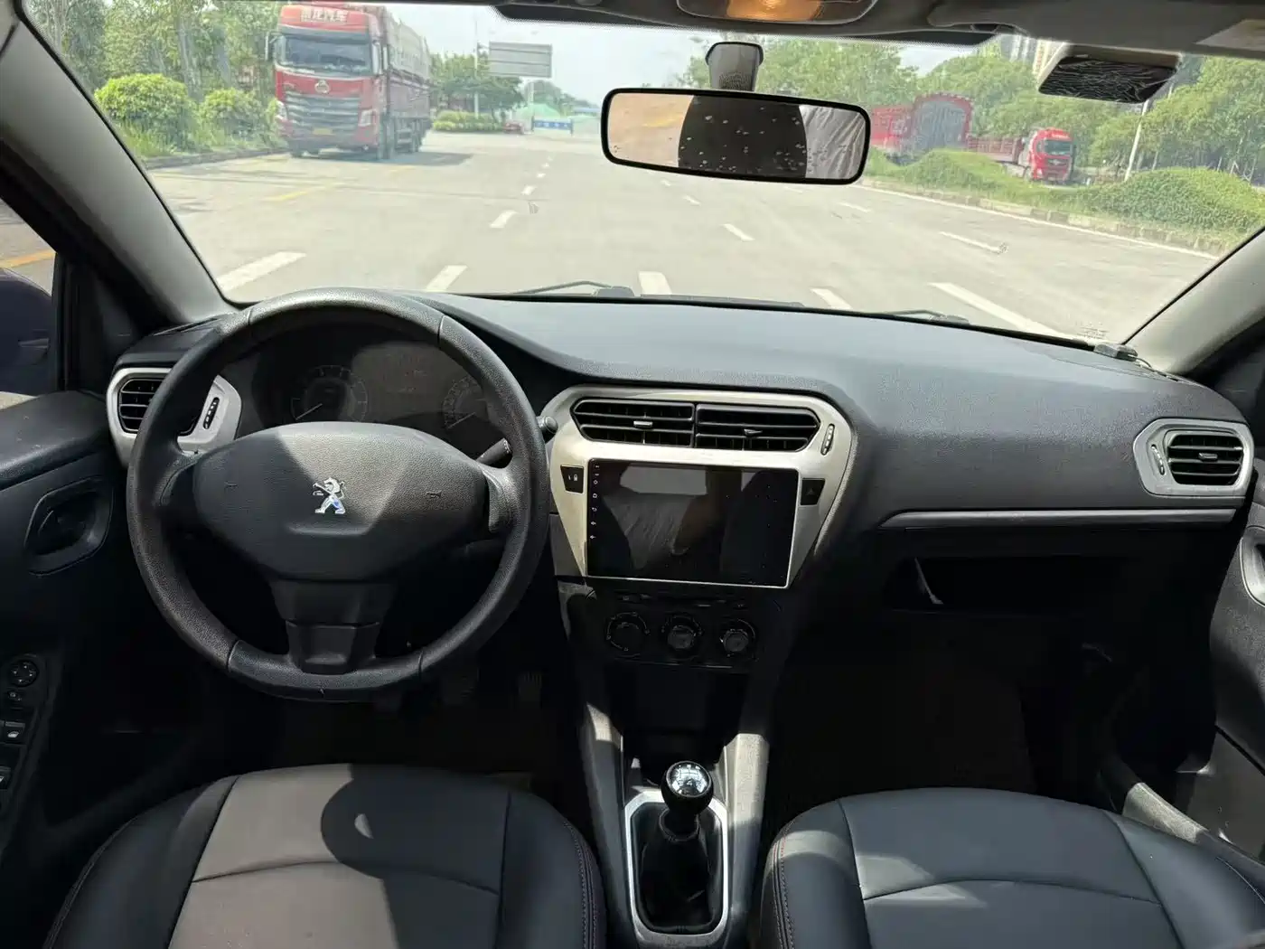 Peugeot 301 2016 1.6L Manual Comfort Edition фото 9