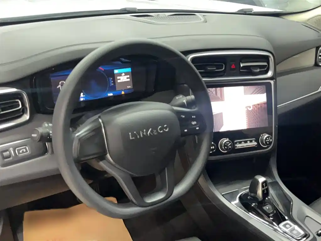 Lynk & Co 01 2019 2.0T 2WD Pure Version China VI фото 21