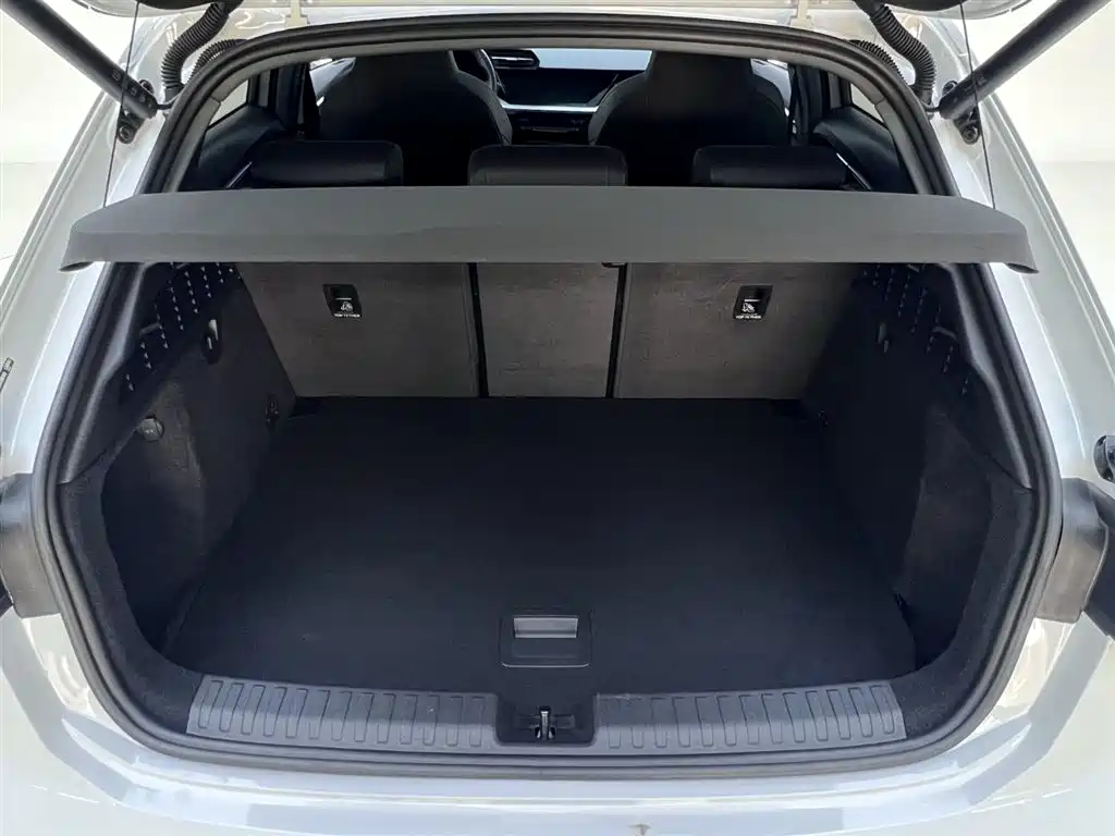 Audi A3 2023 Facelift Sportback 35 TFSI Luxury Sport фото 27