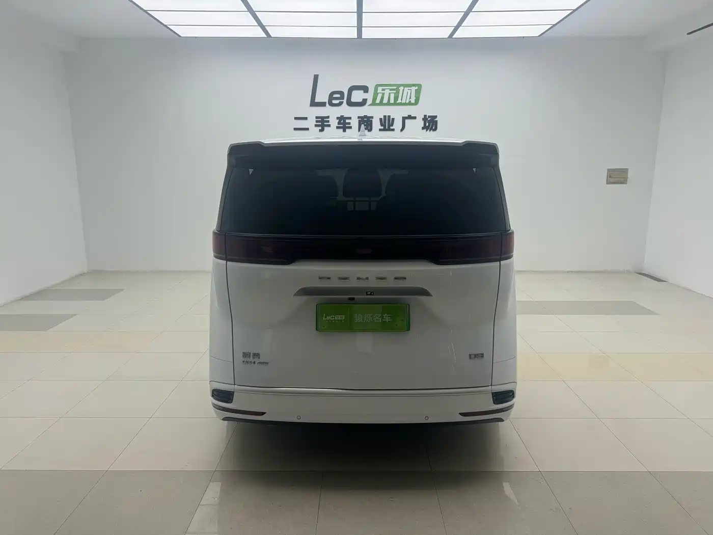 Denza D9 2023 2022 DM-i 970 AWD Flagship