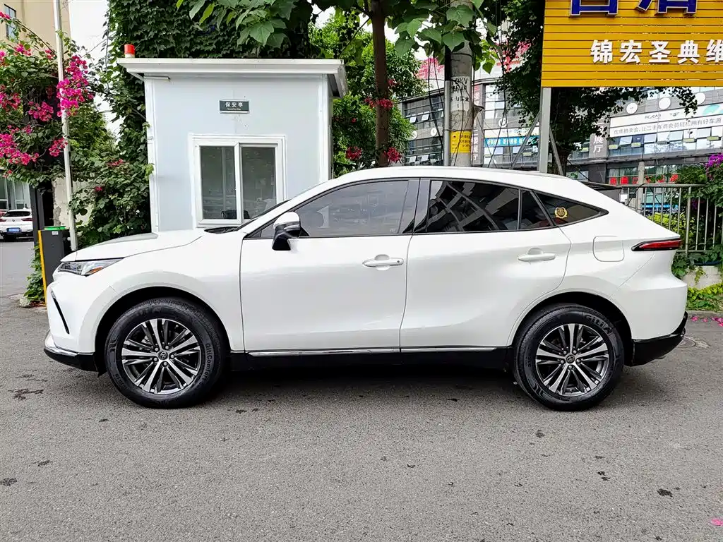 Toyota Venza 2022 2.0L CVT 2WD Luxury фото 3
