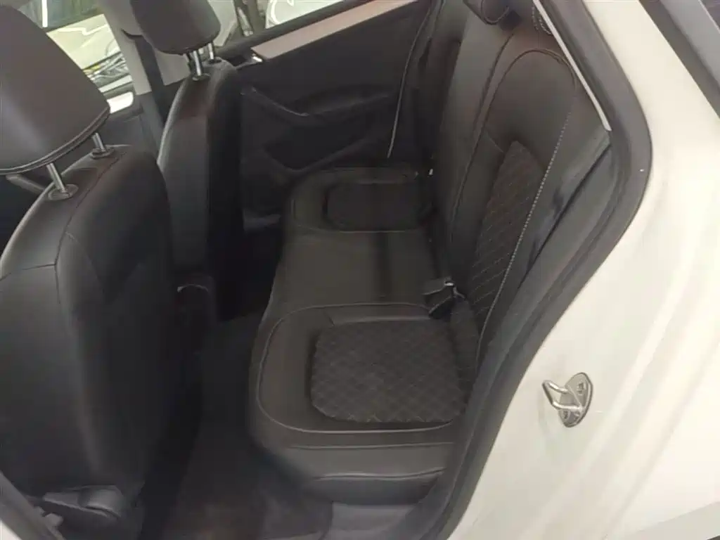 Škoda Skoda Rapid Spaceback 2018 1.6L Manual Comfort фото 17