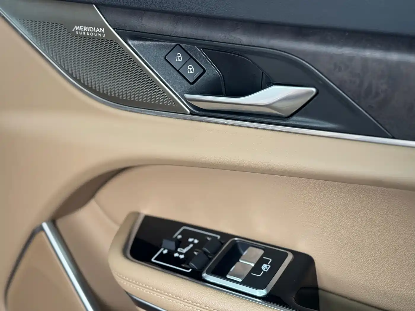 Jaguar XFL 2025 2025 2.0T P250 FWD Luxury Edition