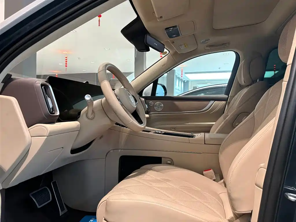 AITO Wenjie AITO M9 2025 Extended Range Ultra 52kWh 6-Seater фото 9