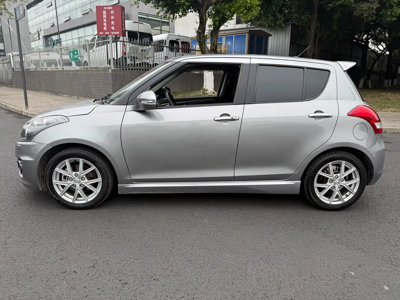 Suzuki Swift Sport 2014 1.6L CVT 2WD Luxury Edition фото 4
