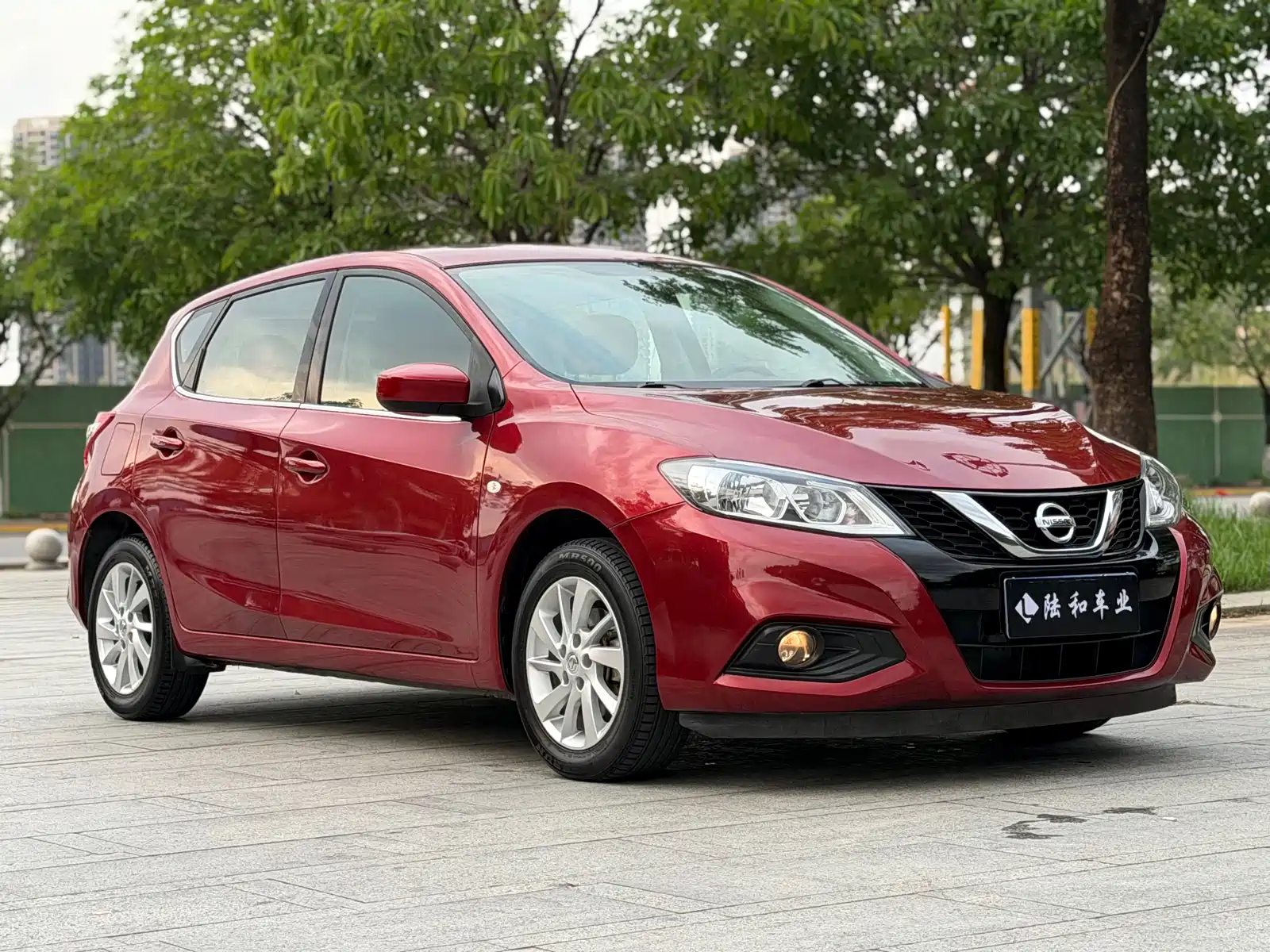 Photo 3 - Nissan Tiida