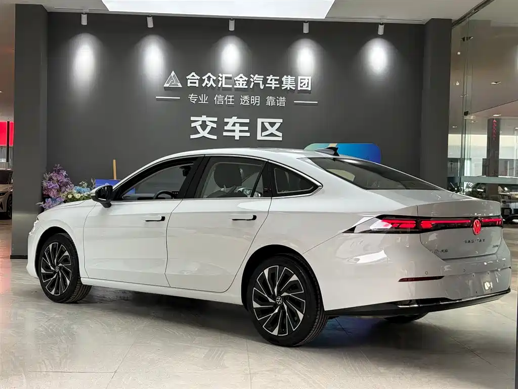 Volkswagen Sagitar 2025 300TSI DSG High-end Model фото 3
