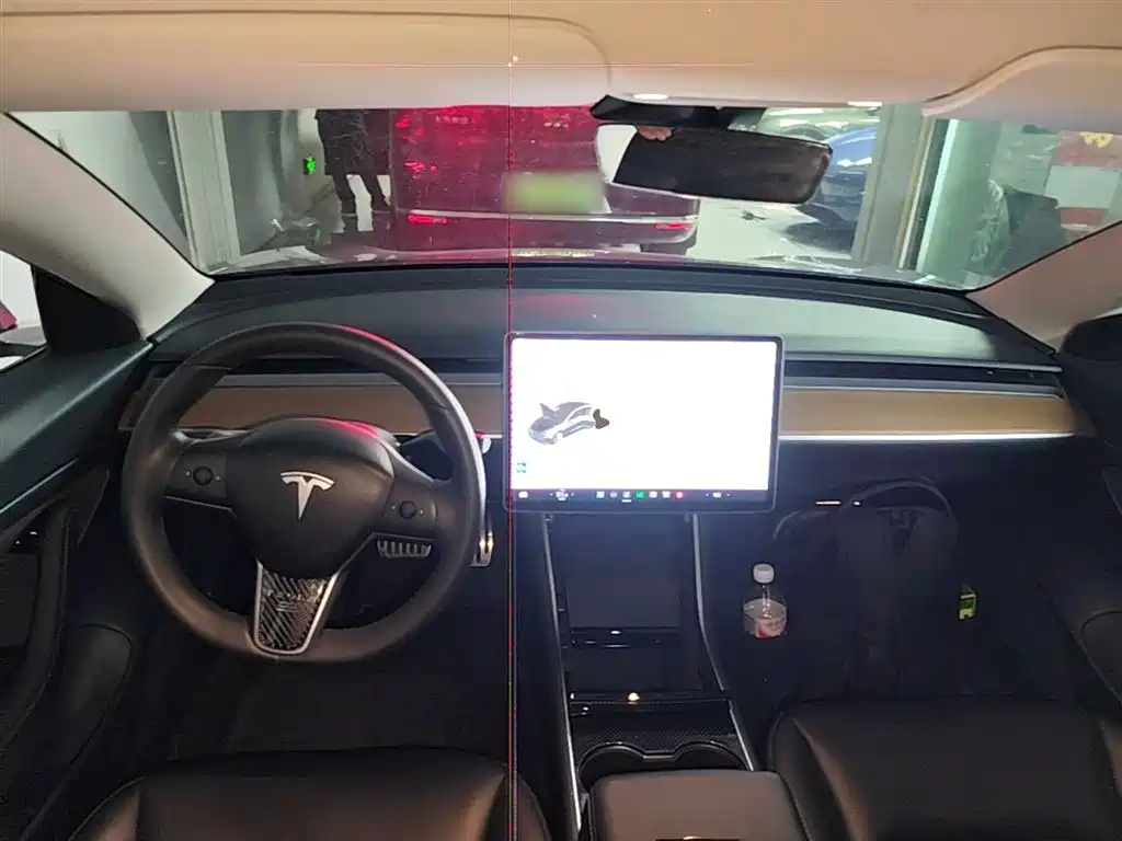Фото 10 - Tesla Model 3